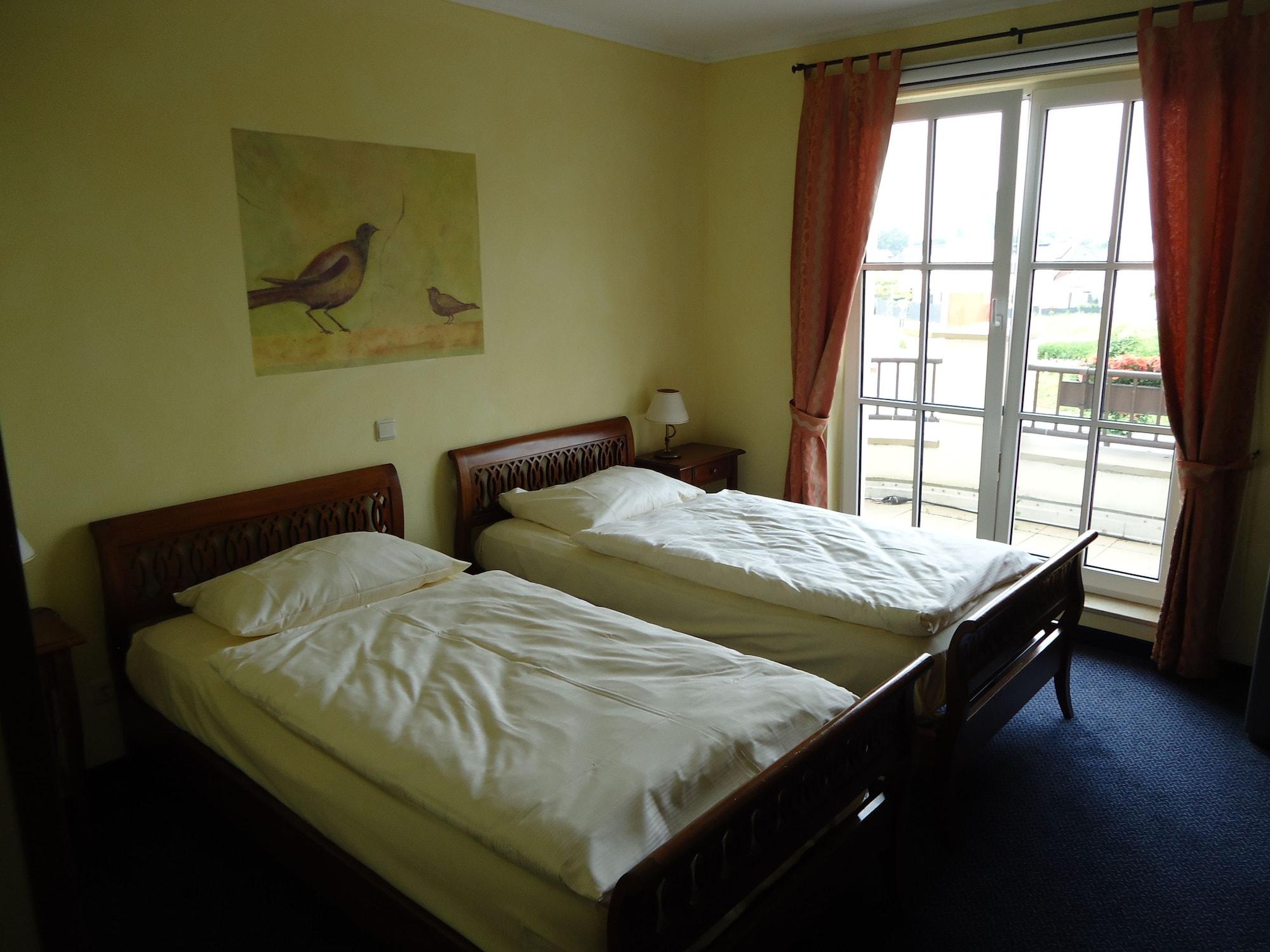 Hotel Landhaus Milser Duisburg Exterior photo