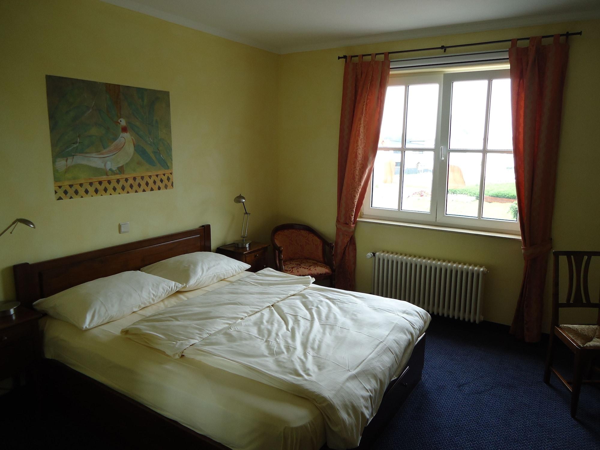 Hotel Landhaus Milser Duisburg Exterior photo